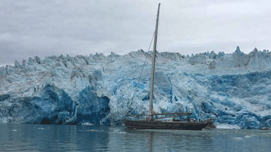 Sandmann's zeilboot voor de kust van Groenland