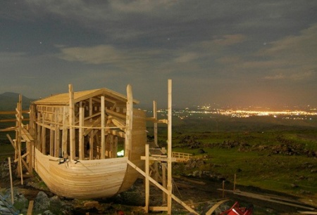 Ark van Noach op de berg Ararat: replica