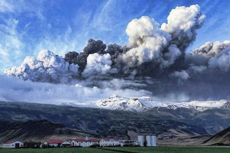 Ijsland: vulkaanwolk